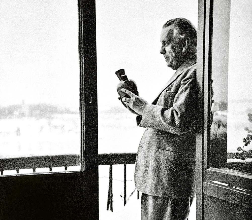 Wilhelm Kåge, a Farsta stoneware vase, Gustavsberg 1934.