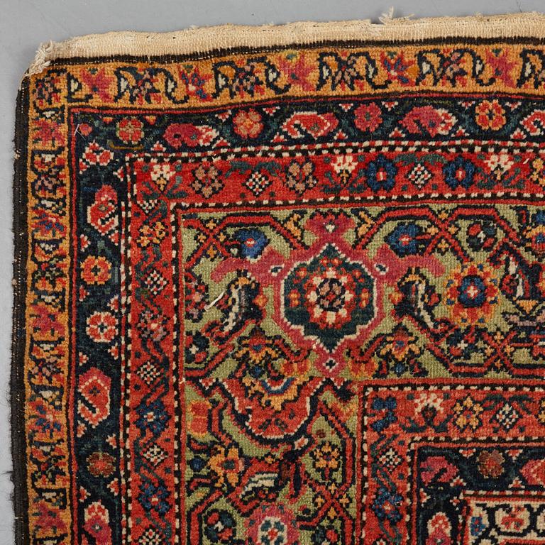 A carpet, an antique Feraghan, ca 579,5 x 234,5 cm.