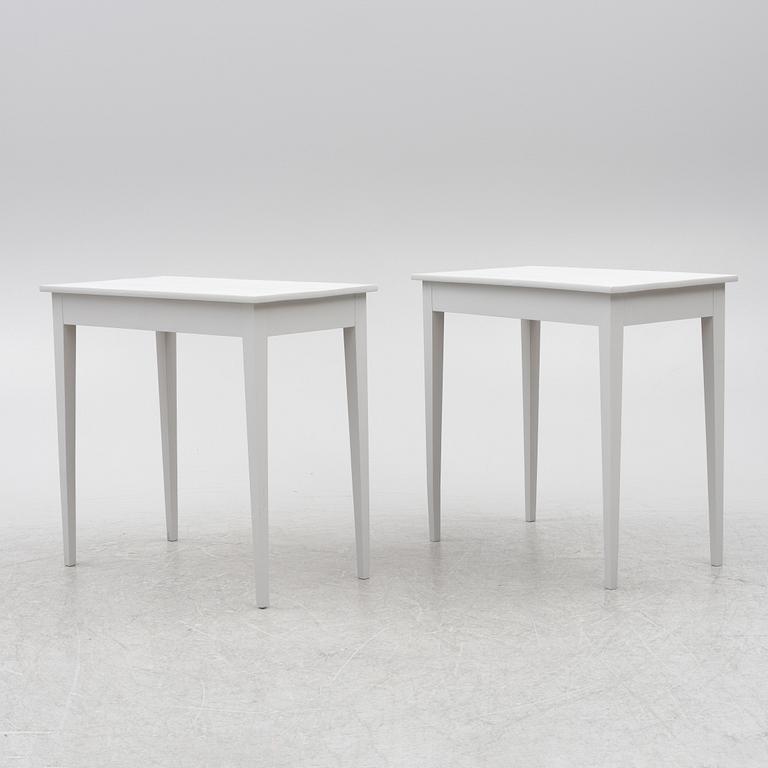 Side tables, a pair, 20th century.