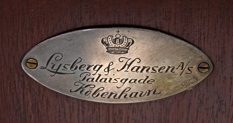 NATTDUKSBORD, plakettmärkt Lysberg & Hansen, Köpenhamn.