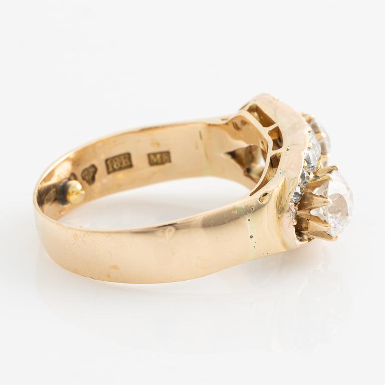 Ring, 18K guld med gammalslipade diamanter.