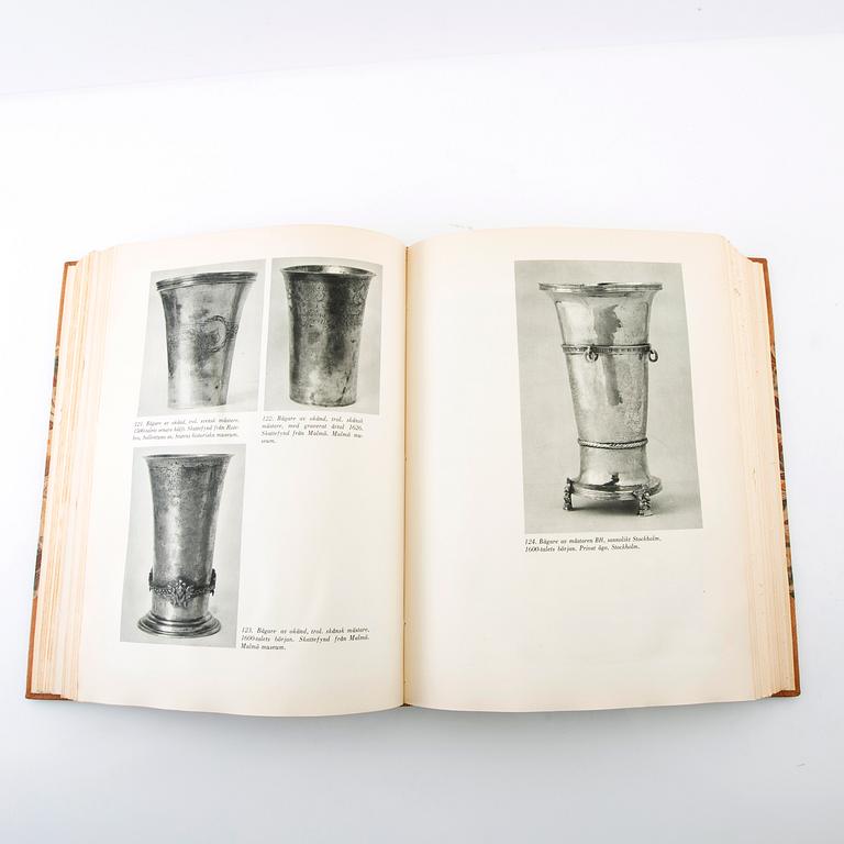 Böcker "Svenskt silversmide I-III", av Carl Hernmarck mfl, Stockholm 1941-45.