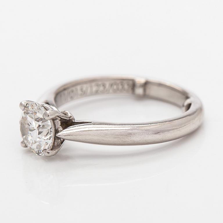 Sormus, briljanttihioitettu timantti 1,01 ct, platinaa.