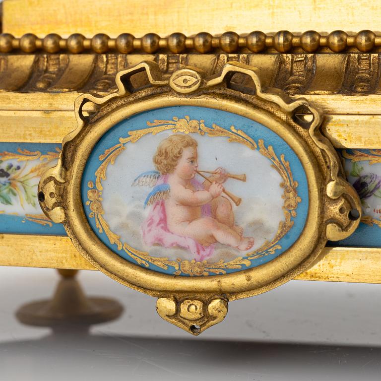 Bordspendyl, Louis XVI-stil, 1800-talets senare del.