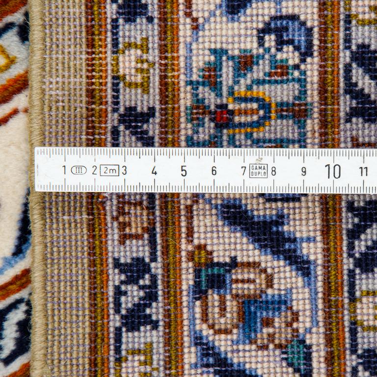 A carpet, Kashan signed, Janghair, ca 363 x 260 cm.