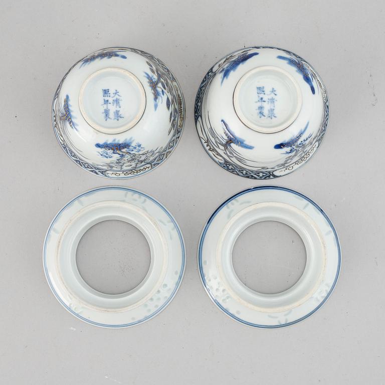 A pair of blue and white cups with stands, late Qing dynasty.