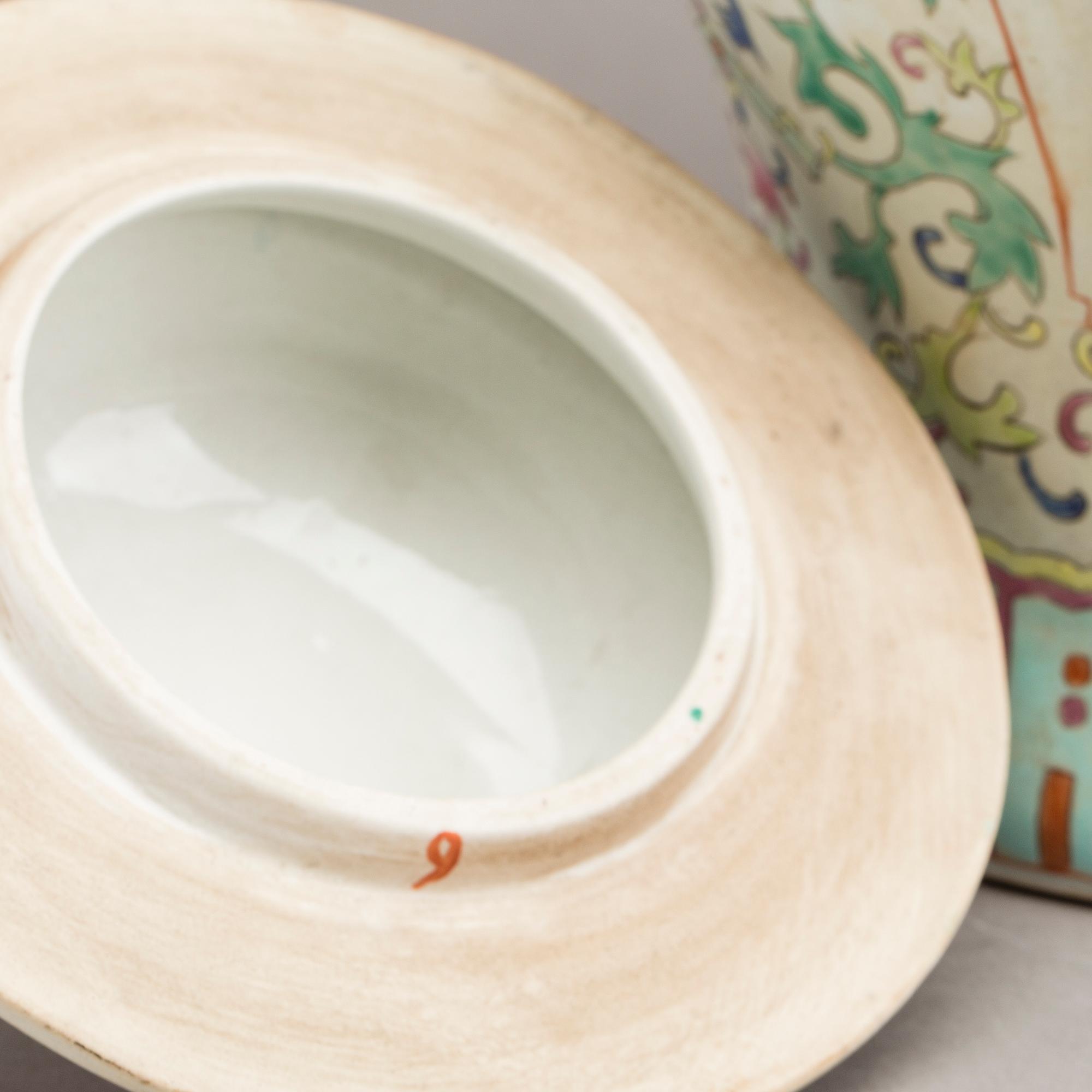 A CHINESE PORCELAIN URN AND COVER, 20th century.