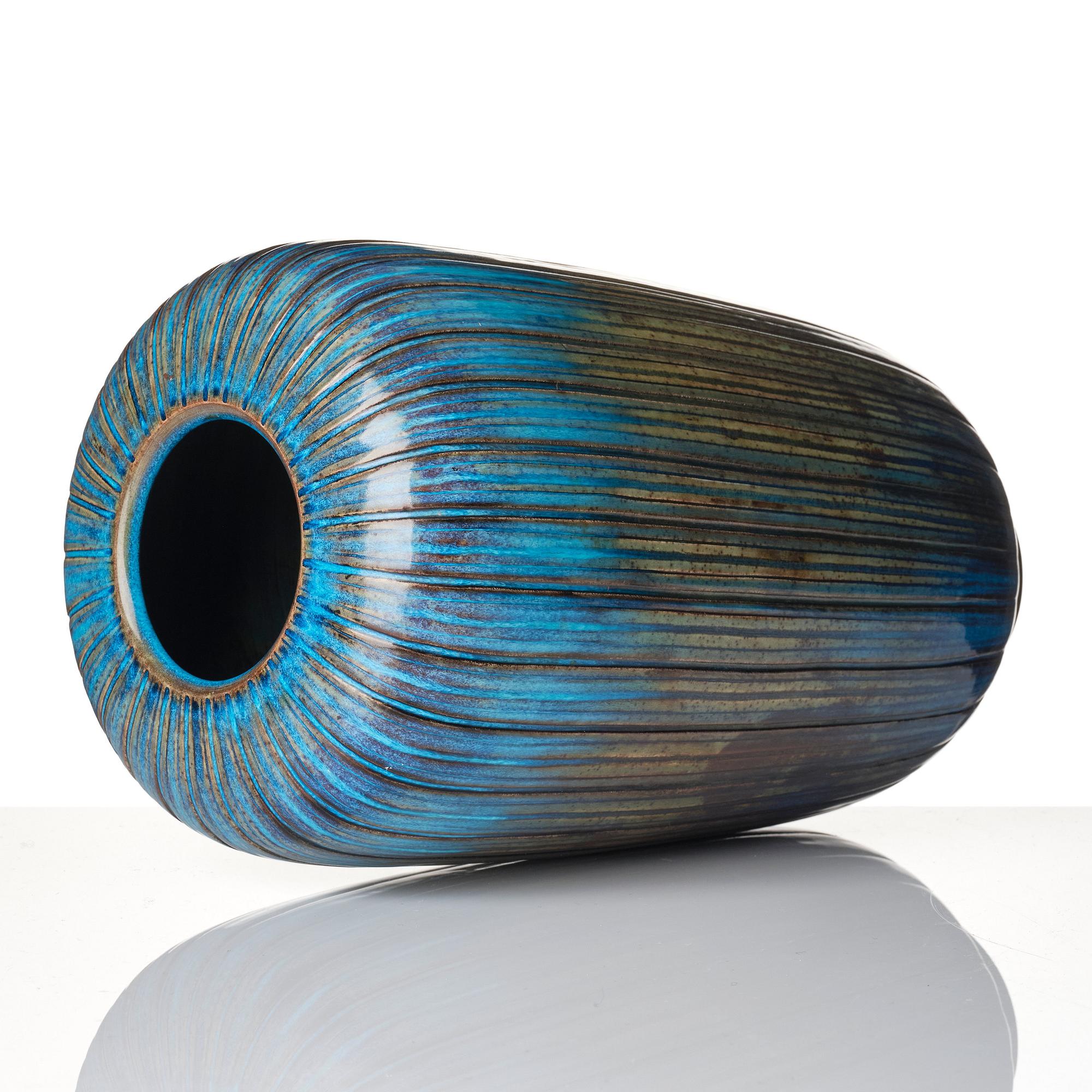 Wilhelm Kåge, a grand "Farsta" stoneware vase, Gustavsberg Studio, Sweden 1950s.