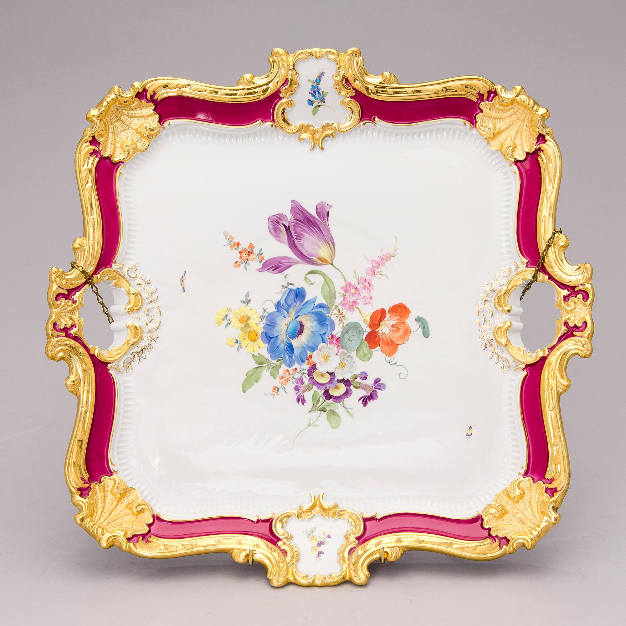 A PORCELAIN TRAY, Meissen, mid-20th century.