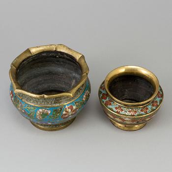 URNOR/YTTERFODER, 2 st, cloissonné, Japan, 1900-tal.
