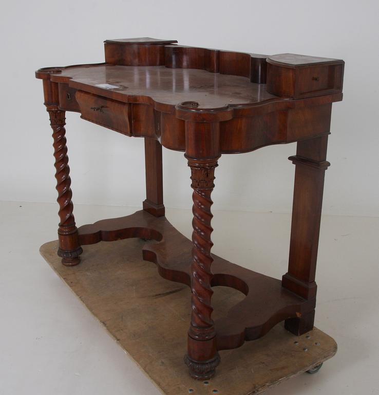 TOILETTEBORD, 1800-talets slut.