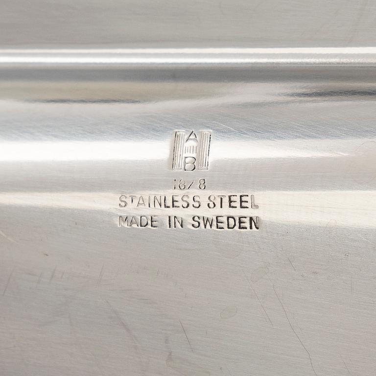 Suolakkoja pienillä lusikoilla 6 kpl ja sirottimia 6 kpl, lasia, hopeaa ja emalia. Tanska.