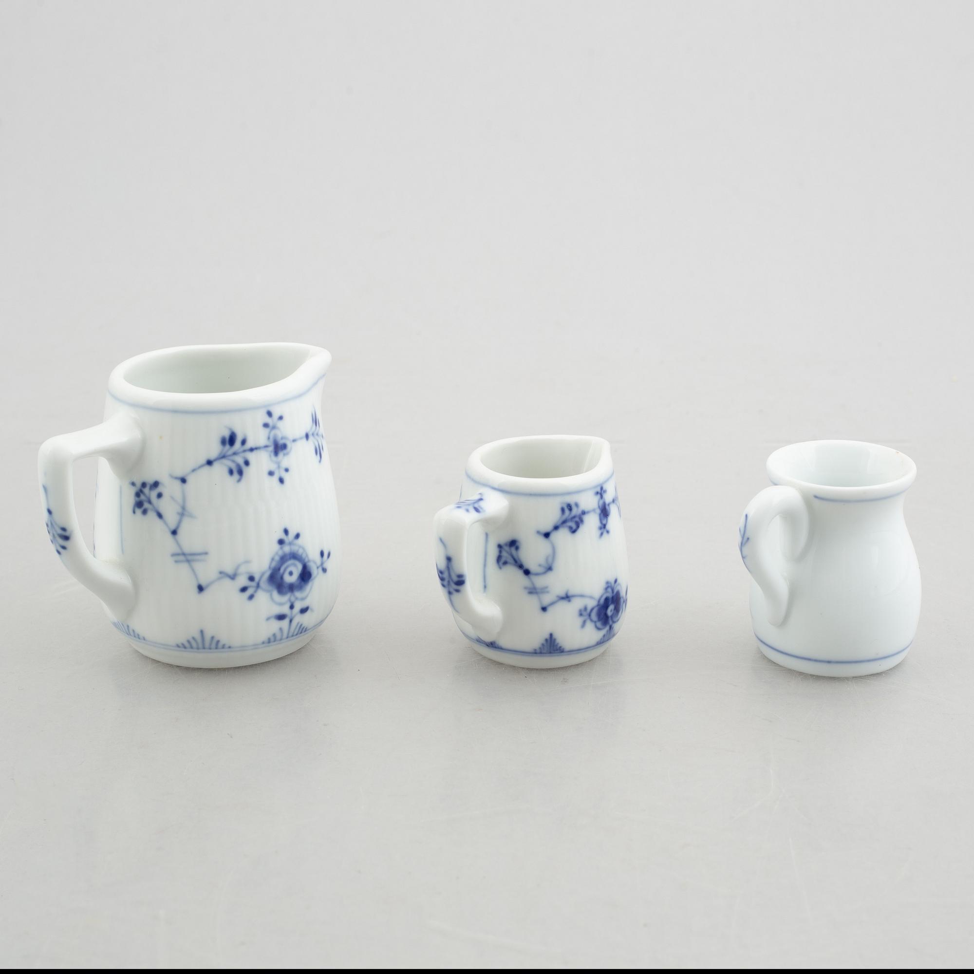 Three small jugs/creamers, a pair of small vases and two salt cellars, "Blue Fluted"/"Musselmalet", Royal Copenhagen.