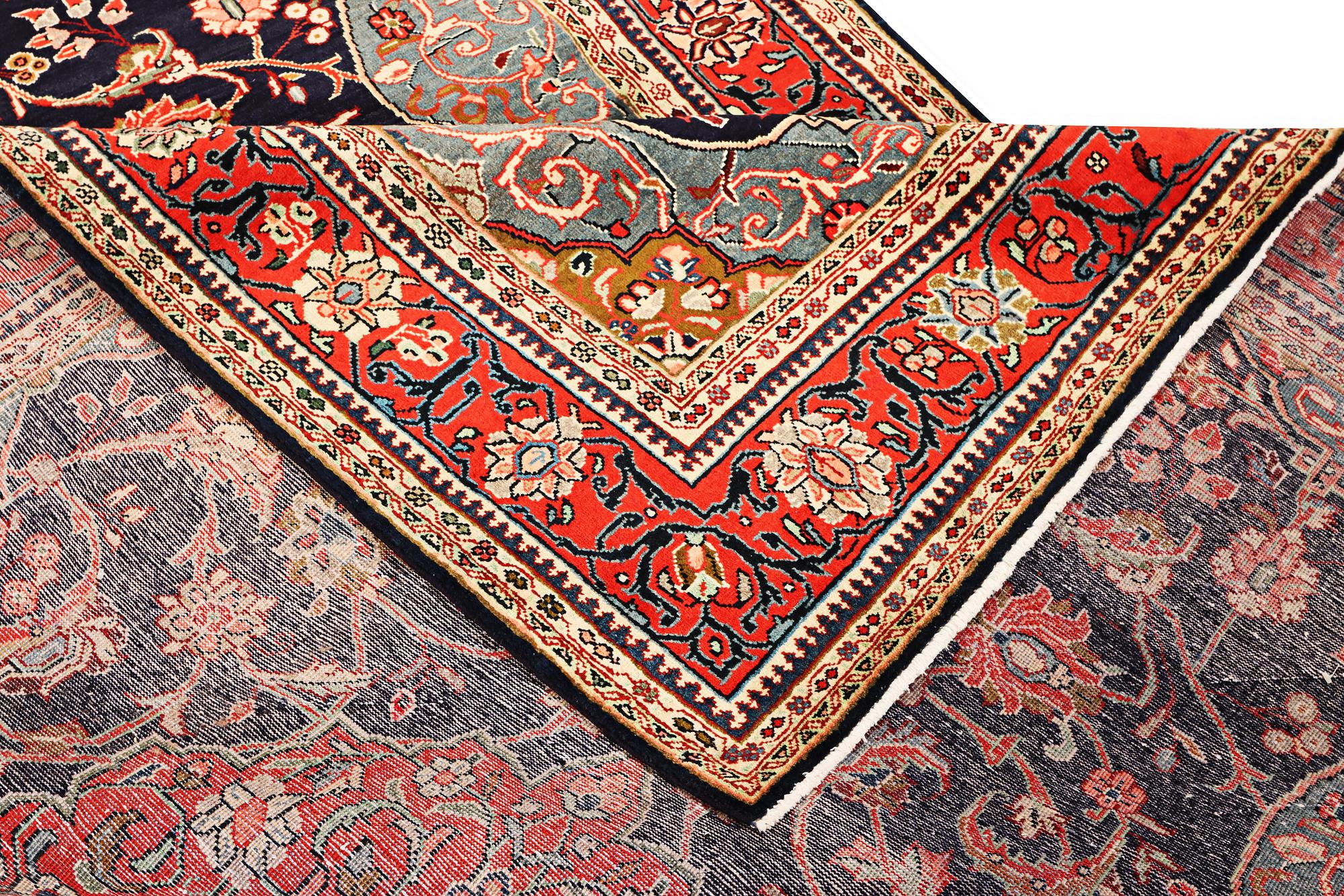 Matta, Mahal, ca. 333 x 218 cm.