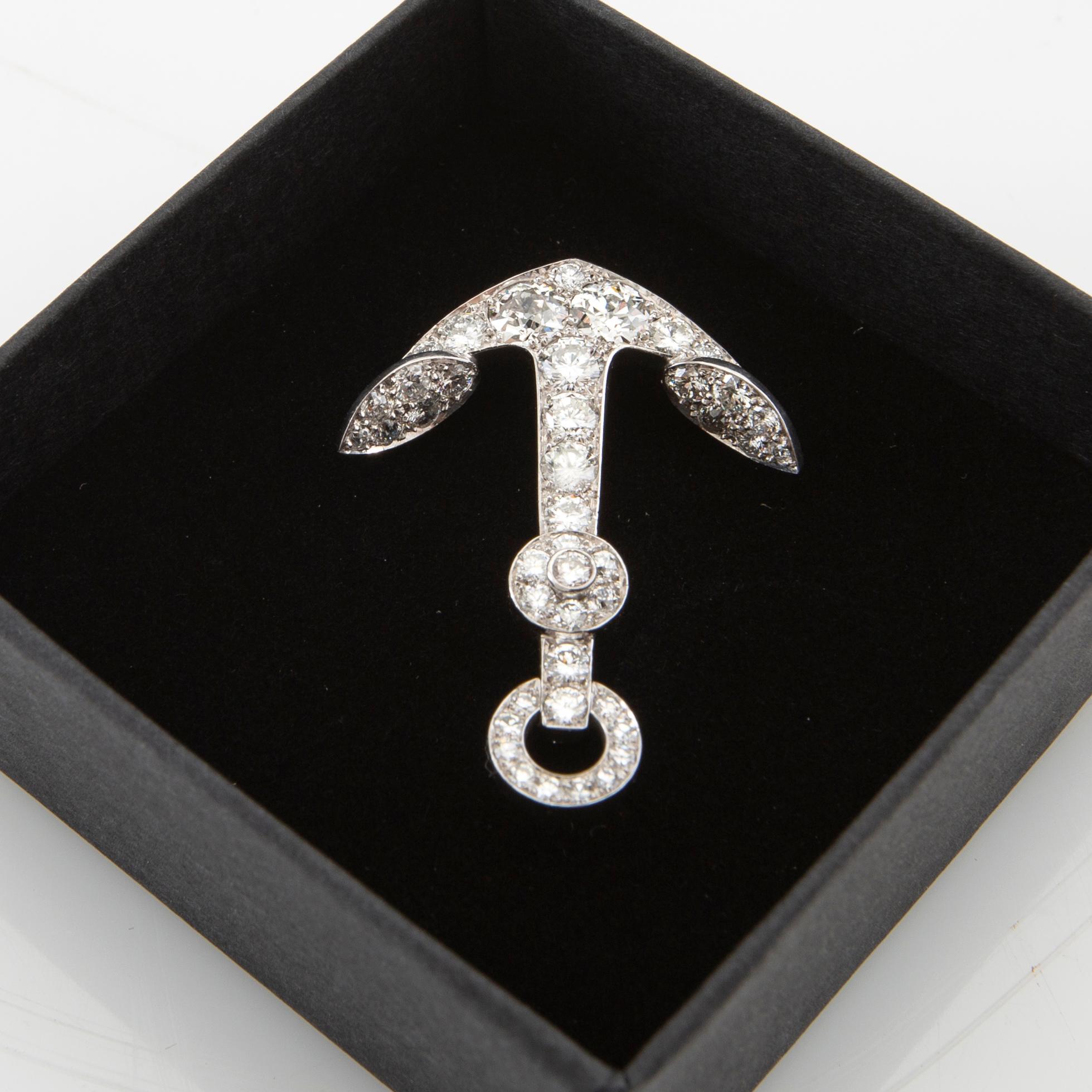 Brooch in the form of an anchor made of 18K white gold with diamonds.