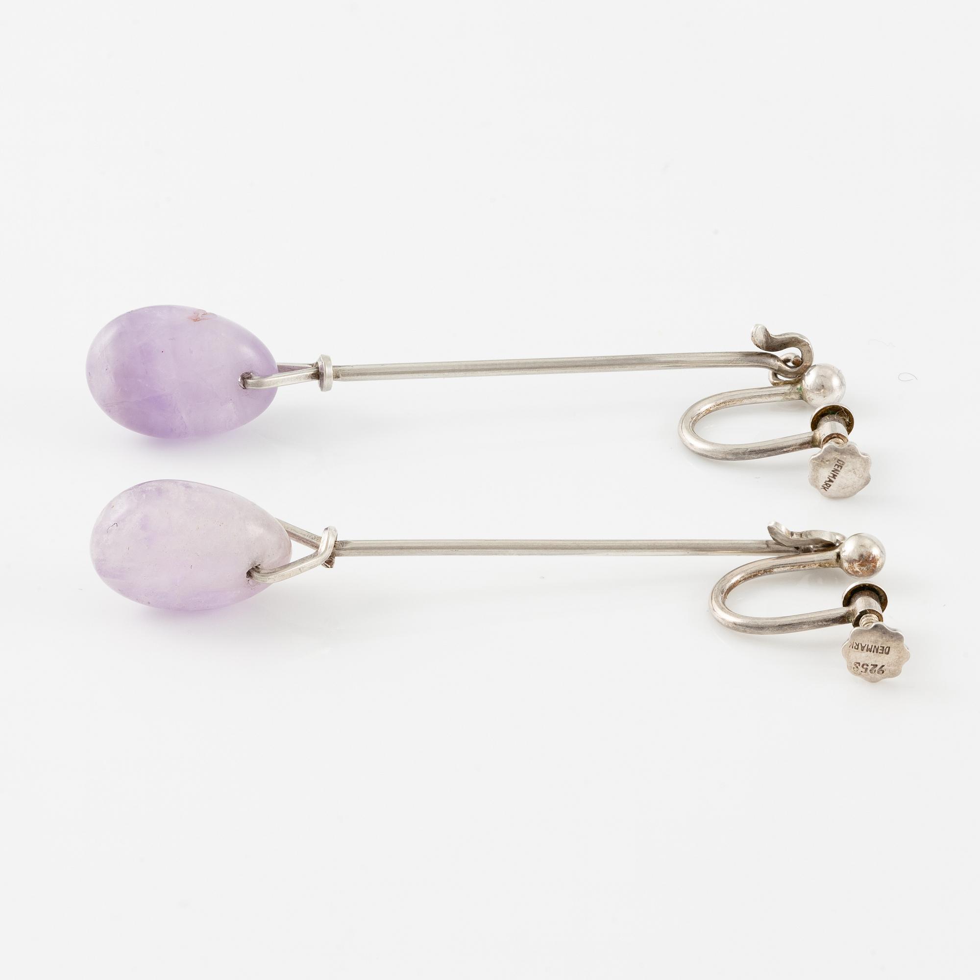 Vivianna Torun Bülow-Hübe, a pair of earrings, sterling silver with amethyst, for Georg Jensen.