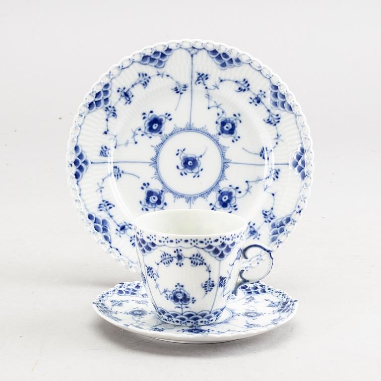 ROYAL COPENHAGEN, kaffeservis, 60 delar, "Musselmalet, helblond".