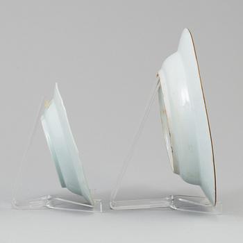 A set of a blue and white dish and three small dishes, Qing dynasty, Qianlong (1736-95).