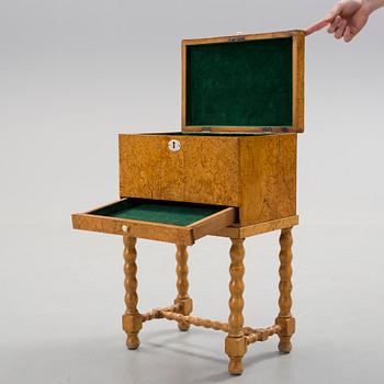 BESTICKSSCHATULL, masurbjörk, 1800-tal.