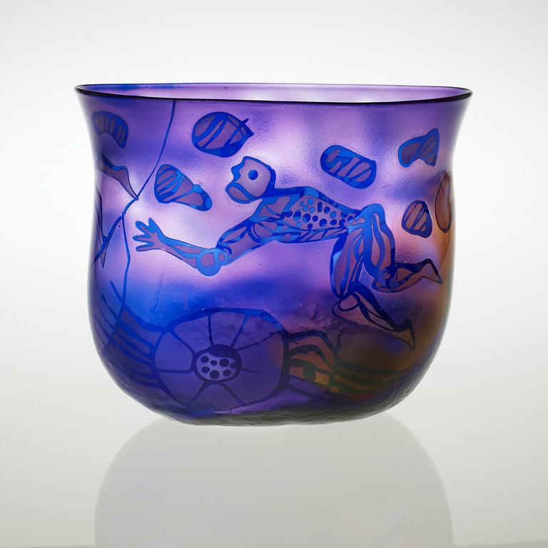 A Bertil Vallien glass bowl, Kosta Boda 1987.