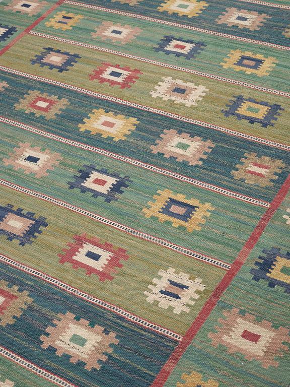 CARPET. "Grön äng". Flat weave. 248 x 208 cm. Signed MMF.