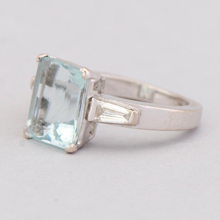 RING, akvamarin, diamanter, 18K vitguld.