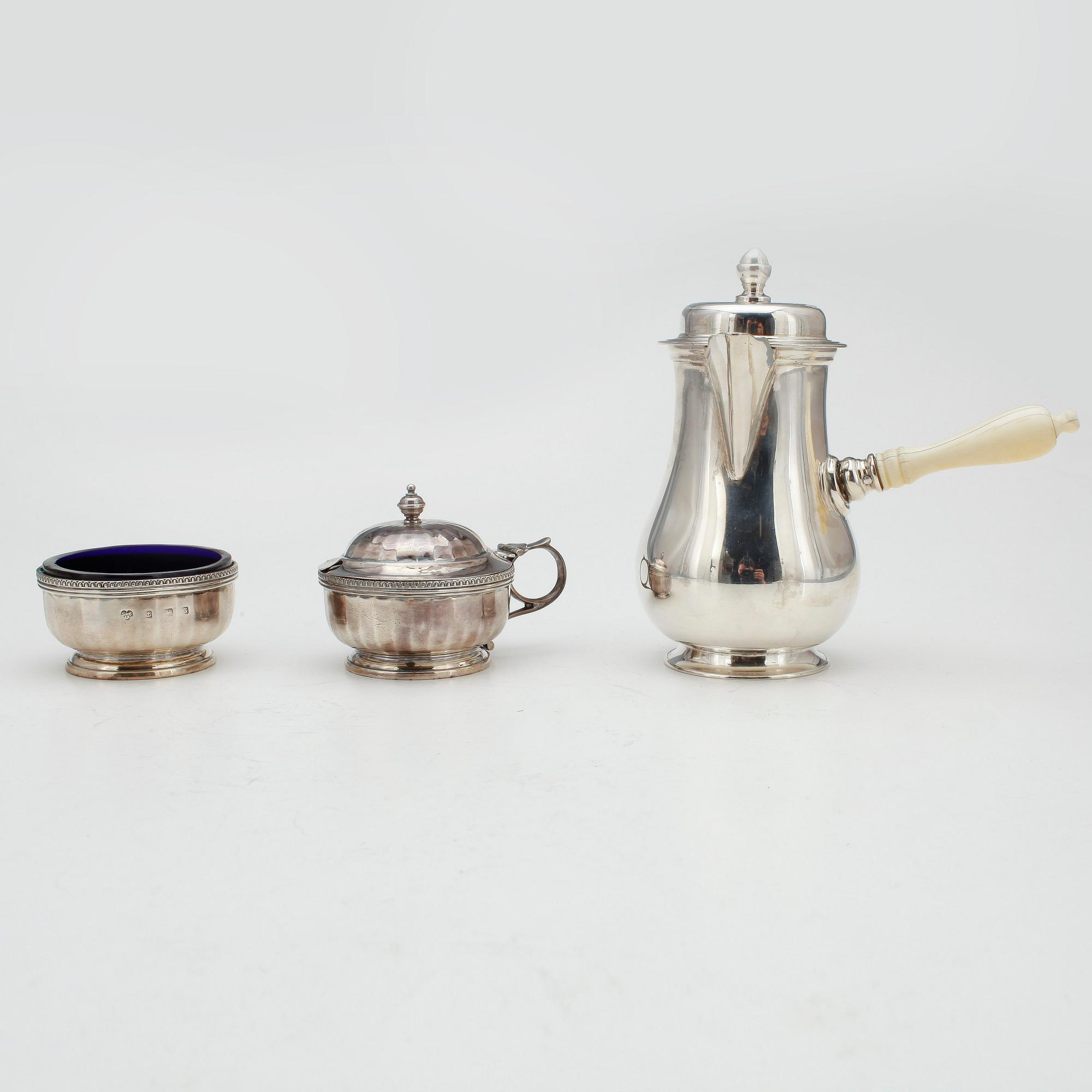 PARTI SILVER, 14  delar, bland annat ett dubbelsaltkar, Berlin 1800-tal. Totalvikt ca 475 gram.
