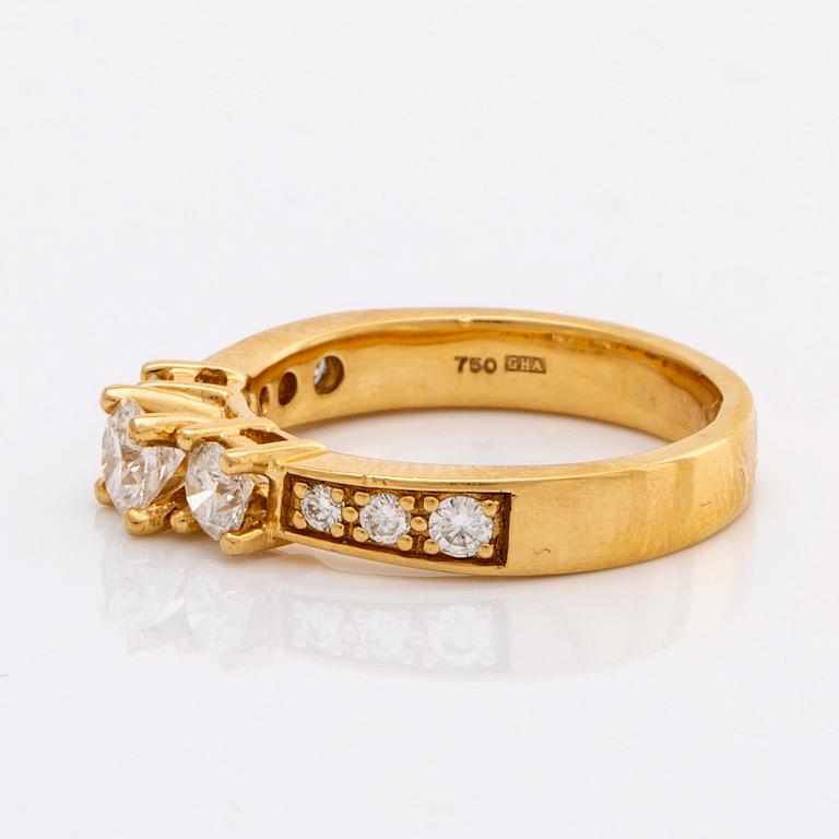RING 18K gold w brilliant-cut diamonds. 3 center stones approx 0,70 ct in total.