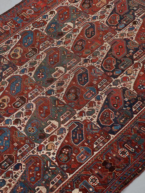 A RUG, antique/semi-antique Qashqai, "Mother-and-Child", ca 184,5 x 149 cm.