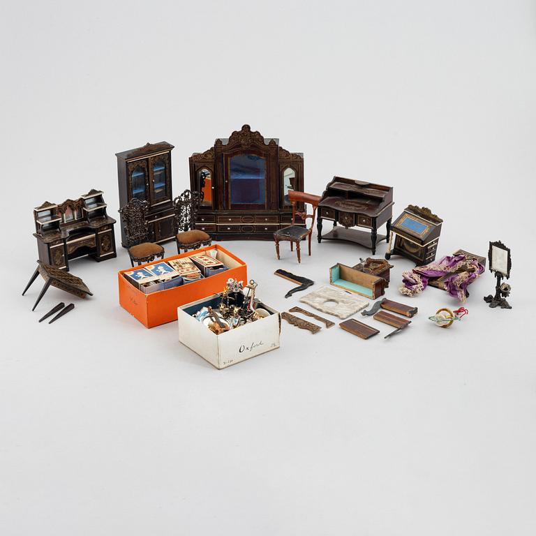 Dollhouse furniture, approx. 12 pieces, and dollhouse accessories, including Waltershausen, Germany, late 19th Century.