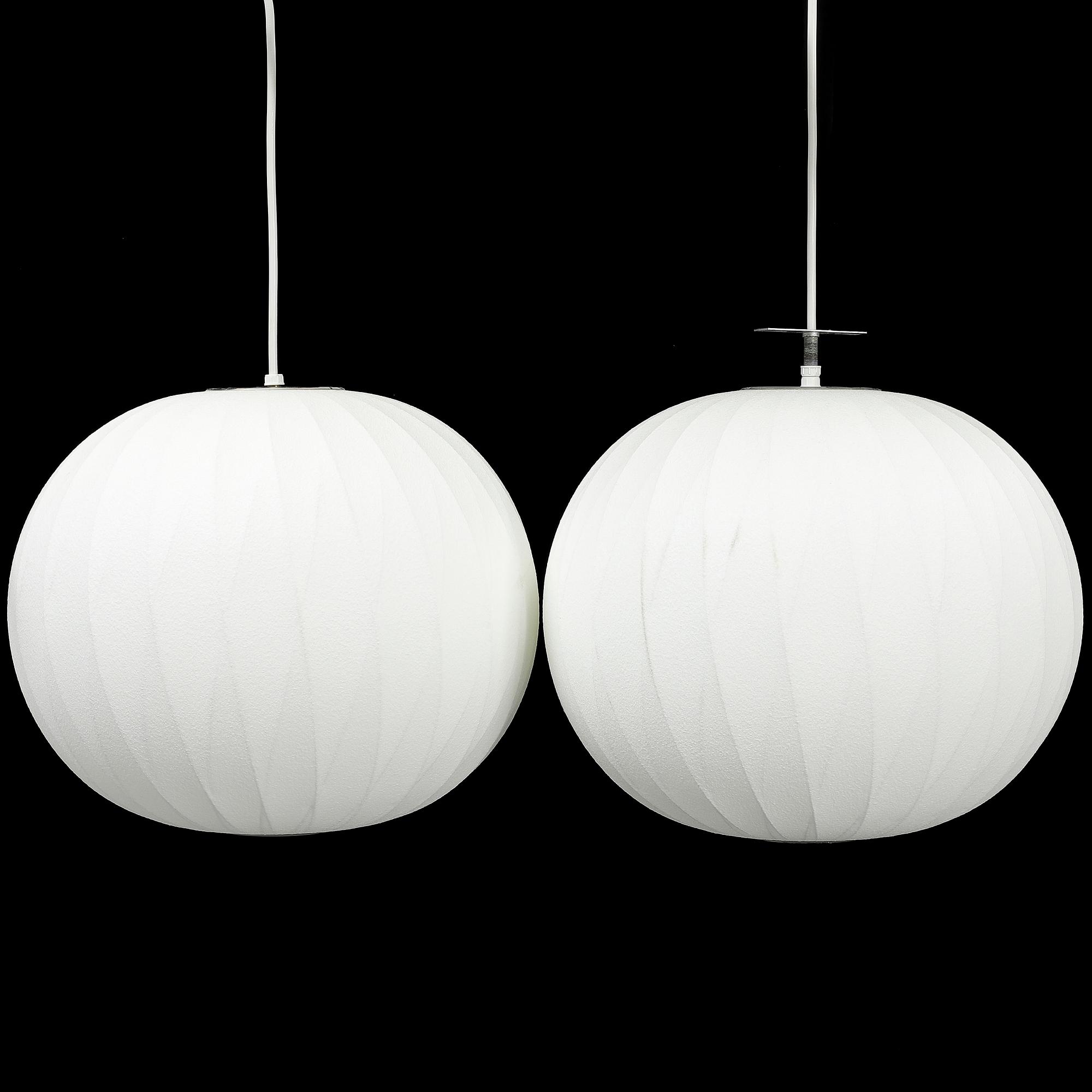 Two HAY Nelson Bubble lamps "Ball", design George Nelson, Modernica, Los Angeles, 2014.