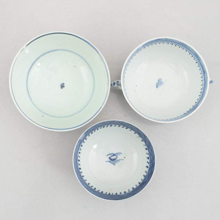 Six pieces of blue and white porcelain, China, Qing dynasty, late 18th-19th century.