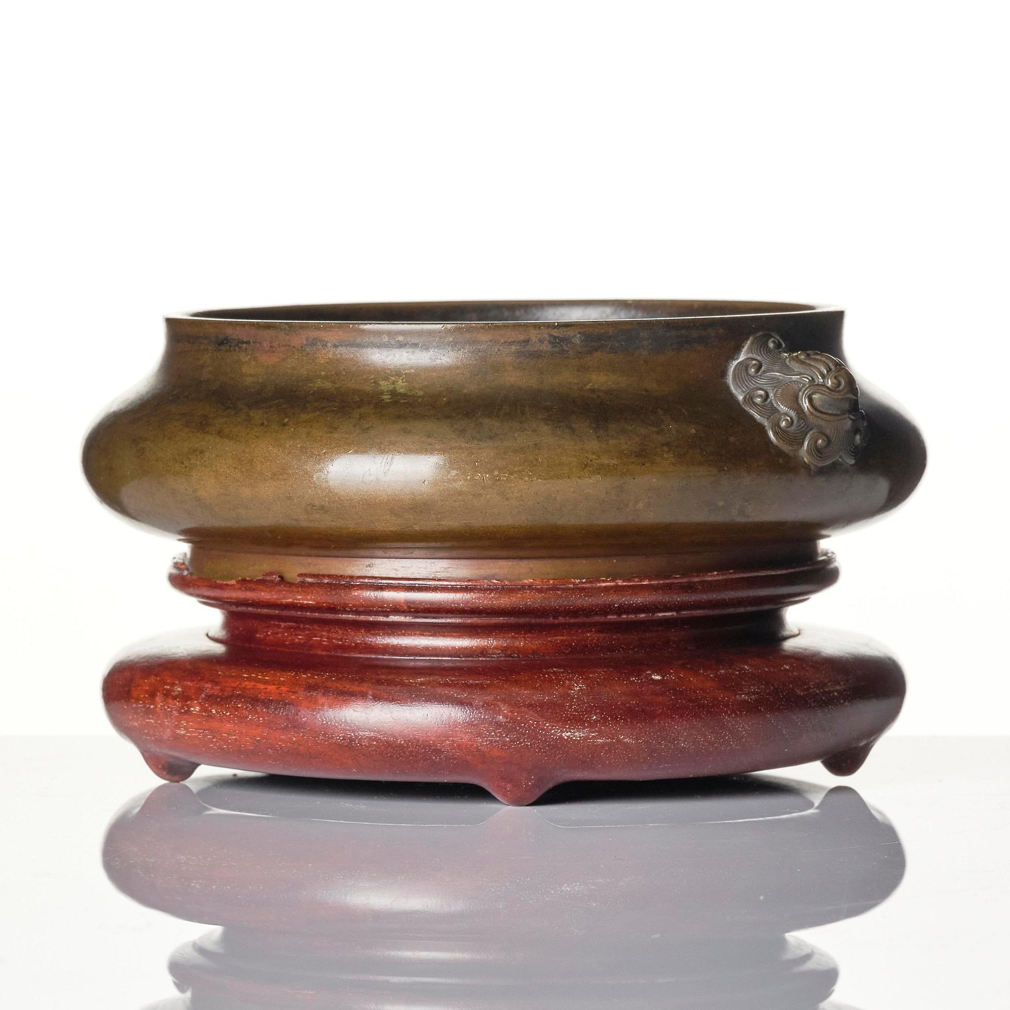 A bronze censer, Qing dynasty with Xuande mark.