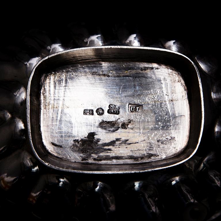 MJÖLKKANNA. Silver, S:t Petersburg 1833. Totalvikt ca 253 g.