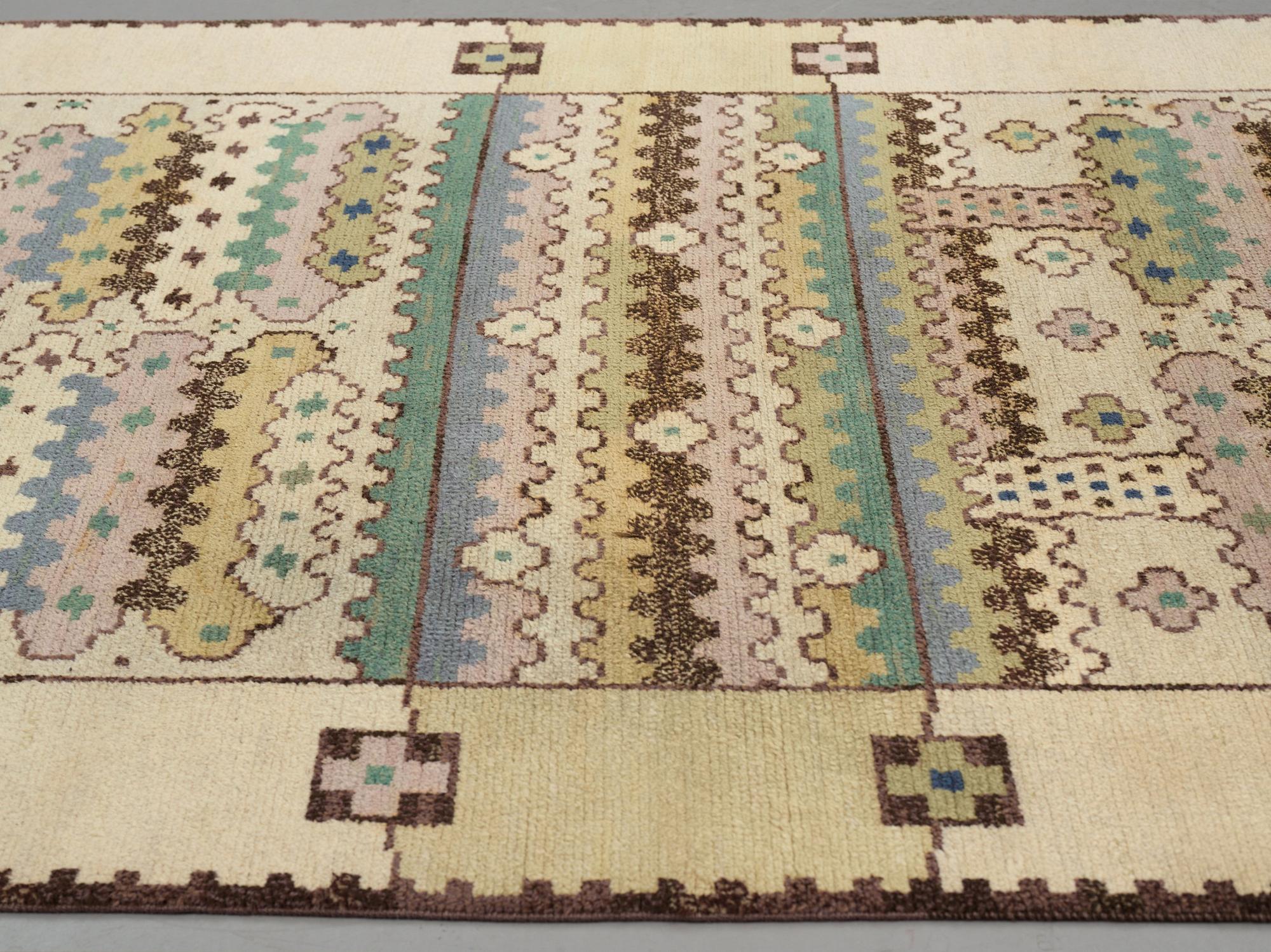 Märta Måås-Fjetterström, Matto, "Lunden", knotted pile, ca 256,5-257,5 x 172-175 cm, signed AB MMF.