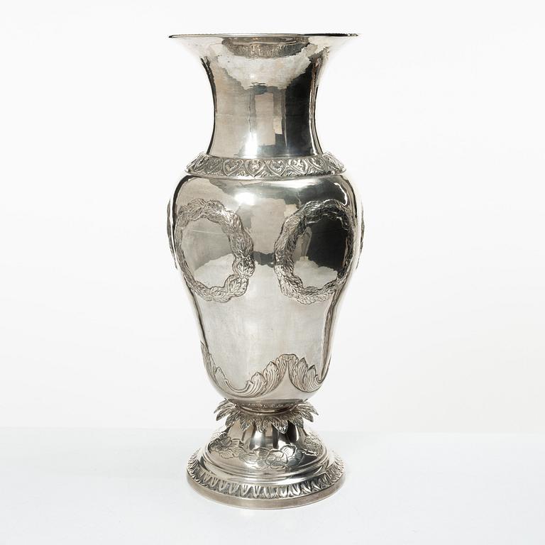 Lale Silverware & Co Ltd, a decorative vase, sterling silver, Istanbul, Turkey 20th century.