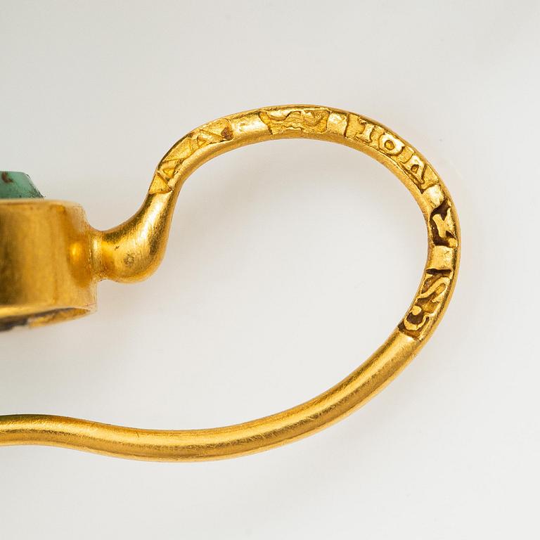 En brosch och ett par örhängen 18K guld med mikromosaiker. Alfred Ambrosius, Stockholm 1871 och 1872.