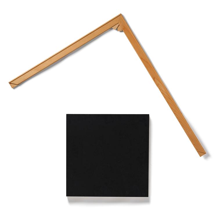 Imi Knoebel, "Schwarzes Quadrat im rechten Winkel".