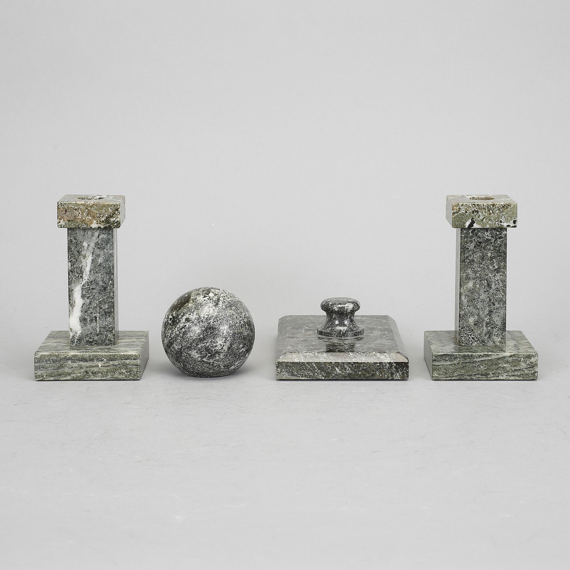 SKRIVBORDSUPPSATS, 4 delar, kolmårdsmarmor, 1900-tal.