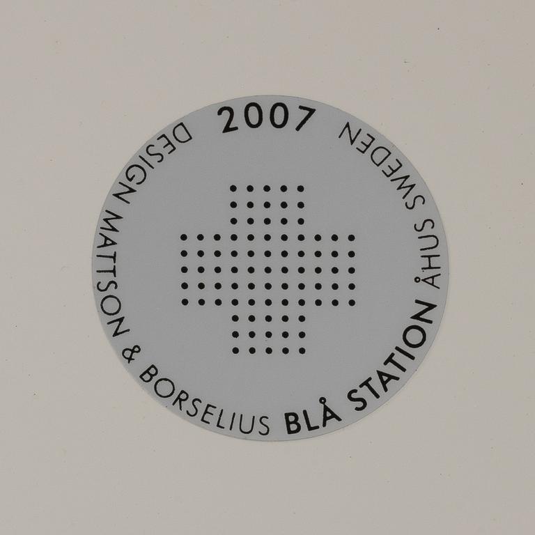 Fredrik Mattson, & Stefan Borselius, stolar, 4 st."Sting", samt bord "Occhio" Blå Station, 2000-tal.