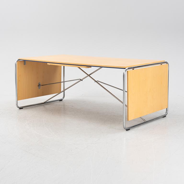 Niels Jørgen Haugesen, a model '4750' dining table from Fritz Hansen, Denmark 1988.