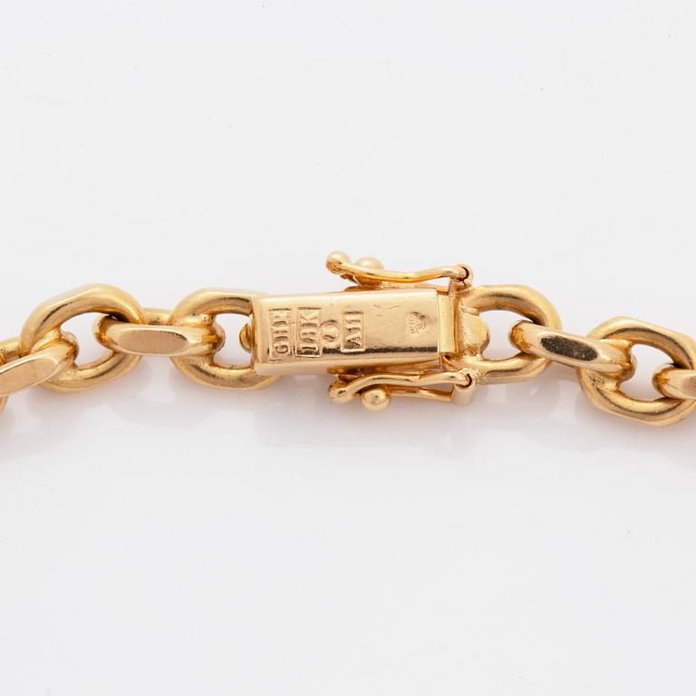 18K gold heart pendant with chain.