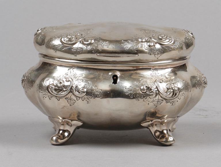 SOCKERSKRIN, silver, rokokostil, Firma Gustaf Möllenborg, Stockholm, 1865.