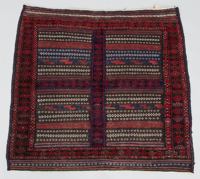 Matta, Baluch Sofreh. Circa 120 x 130 cm.