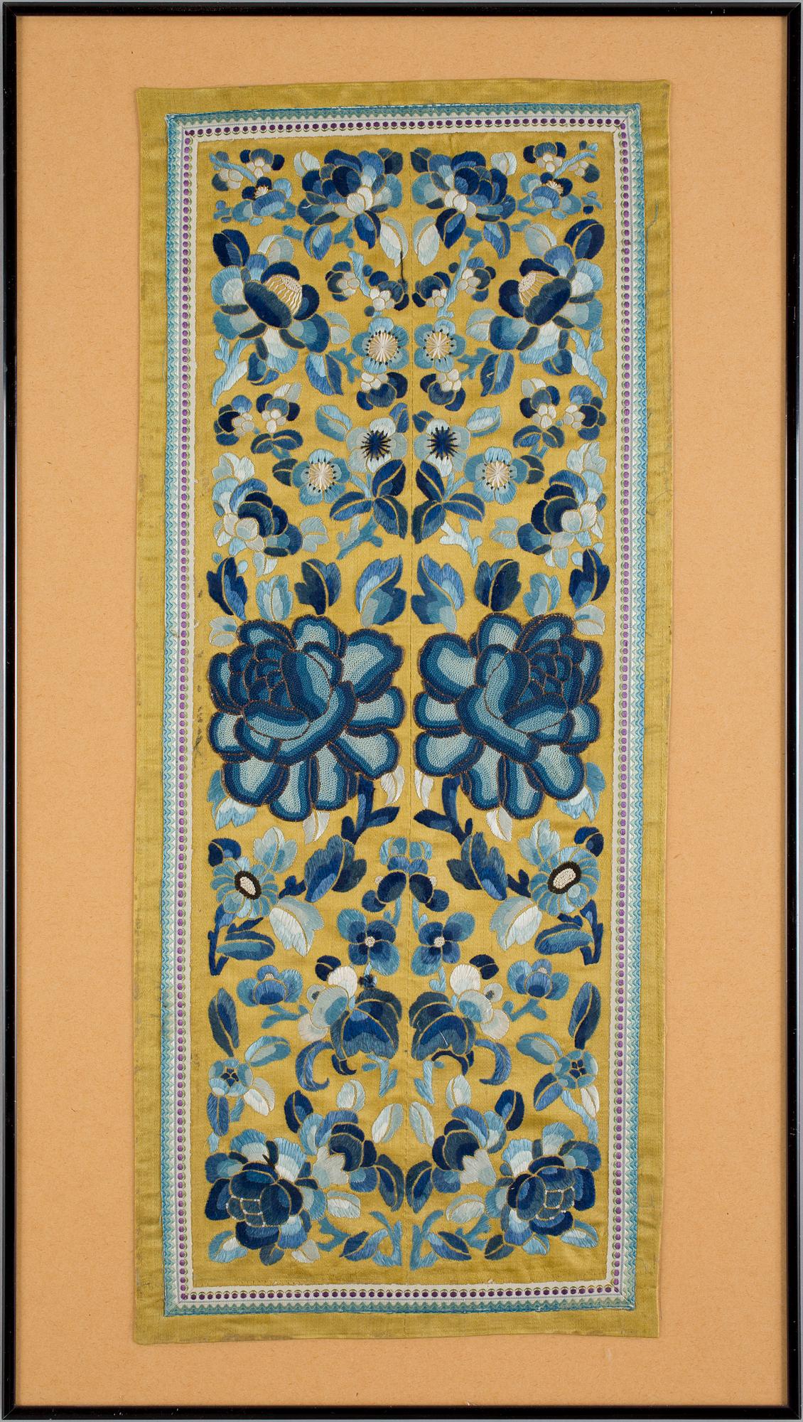 BRODERIER, 12 delar, bl.a. i siden. Kina, 1800/1900-tal.