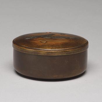 A Japanese patined bronze box with cover, Edo period, attributed to Kawarabayashi Hidekuni (1825-1891).