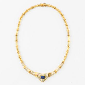 Collier 18K guld med safir och briljantslipade diamanter.