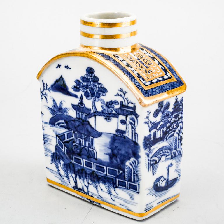 Vase, teapot, and lidded urn from China, 17th/18th century porcelain.