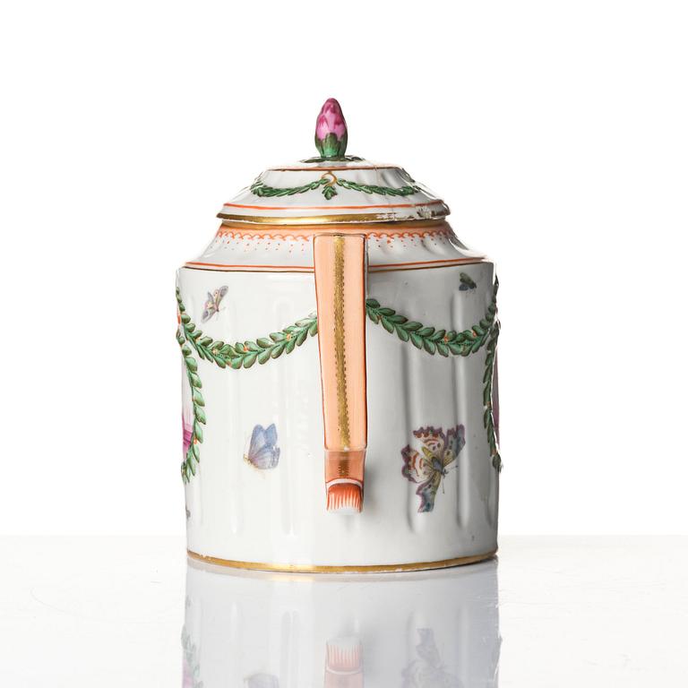 A Marieberg tea pot with cover, circa 1780.