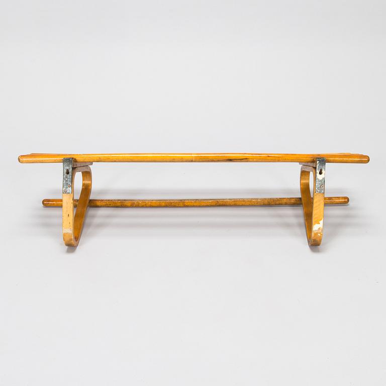 Alvar Aalto, hatthylla/ klädhängare, O.Y. Huonekalu-ja Rakennustyötehdas A.B.1930/1940-tal.